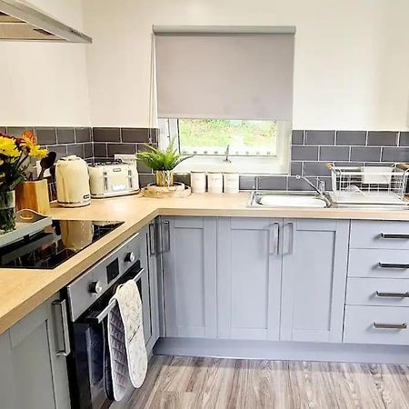 Cosy Hideaway Lodge In Glan Gwna Caeathro Bagian luar foto