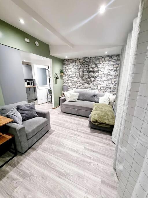 Cosy Hideaway Lodge In Glan Gwna Caeathro Bagian luar foto
