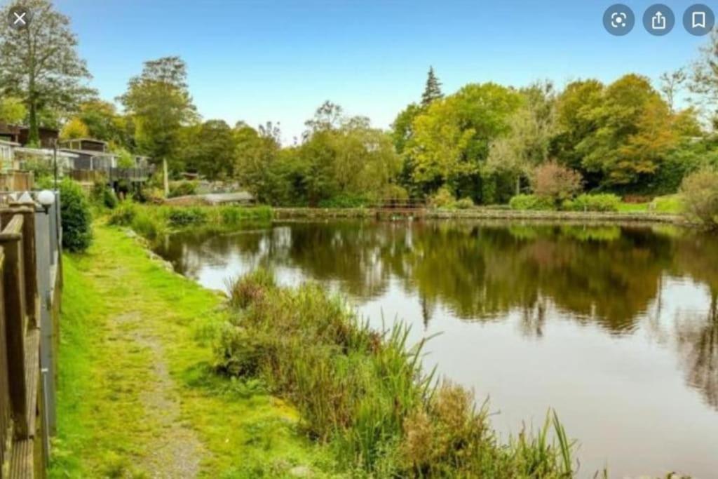 Cosy Hideaway Lodge In Glan Gwna Caeathro Bagian luar foto
