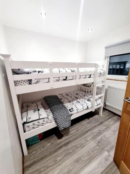 Cosy Hideaway Lodge In Glan Gwna Caeathro Bagian luar foto