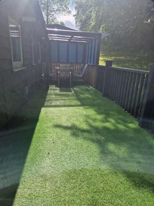 Cosy Hideaway Lodge In Glan Gwna Caeathro Bagian luar foto