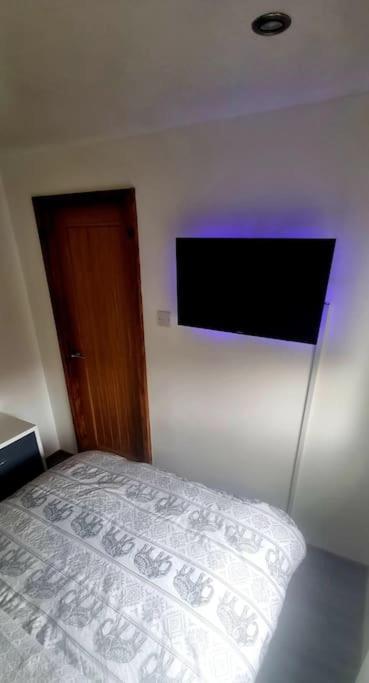 Cosy Hideaway Lodge In Glan Gwna Caeathro Bagian luar foto