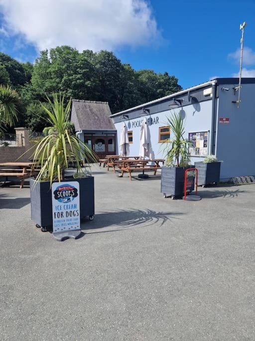 Cosy Hideaway Lodge In Glan Gwna Caeathro Bagian luar foto