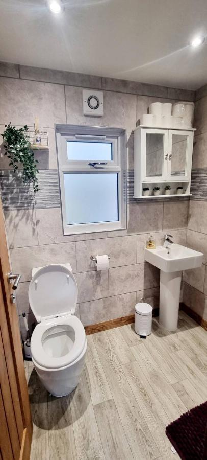 Cosy Hideaway Lodge In Glan Gwna Caeathro Bagian luar foto