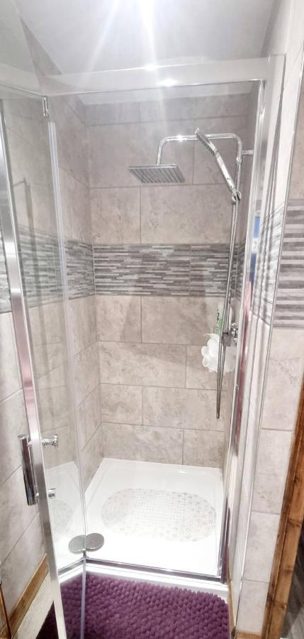 Cosy Hideaway Lodge In Glan Gwna Caeathro Bagian luar foto